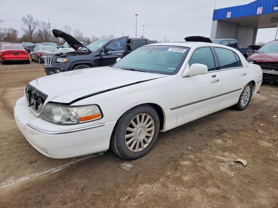 2003 Lincoln Town car Signature