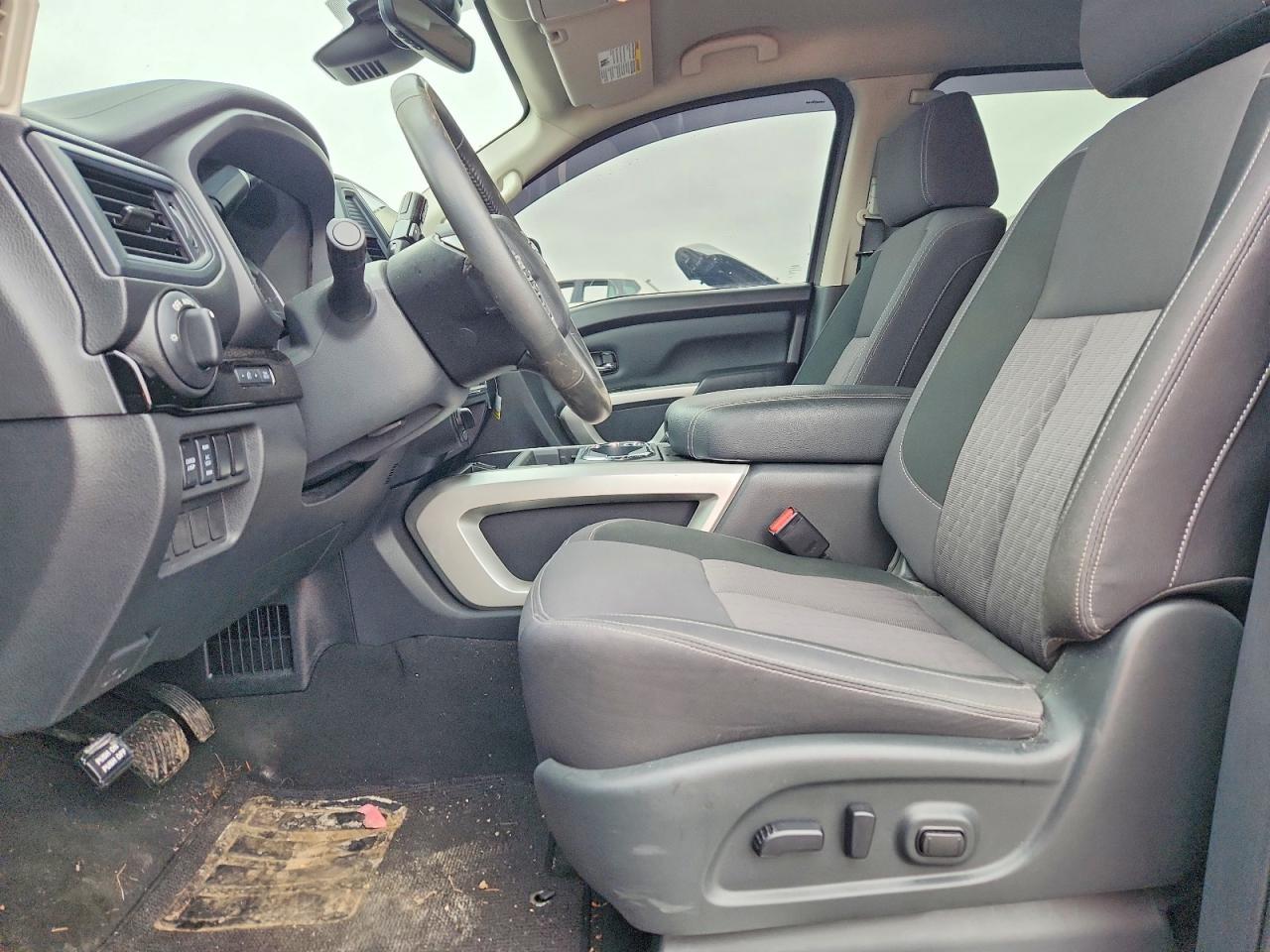 2024 Nissan Titan SV