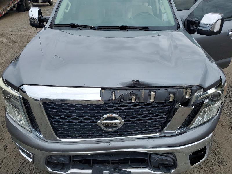 2017 Nissan Titan sl