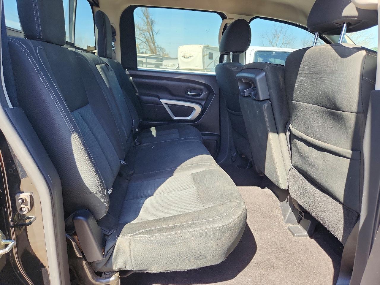 2017 Nissan Titan SV