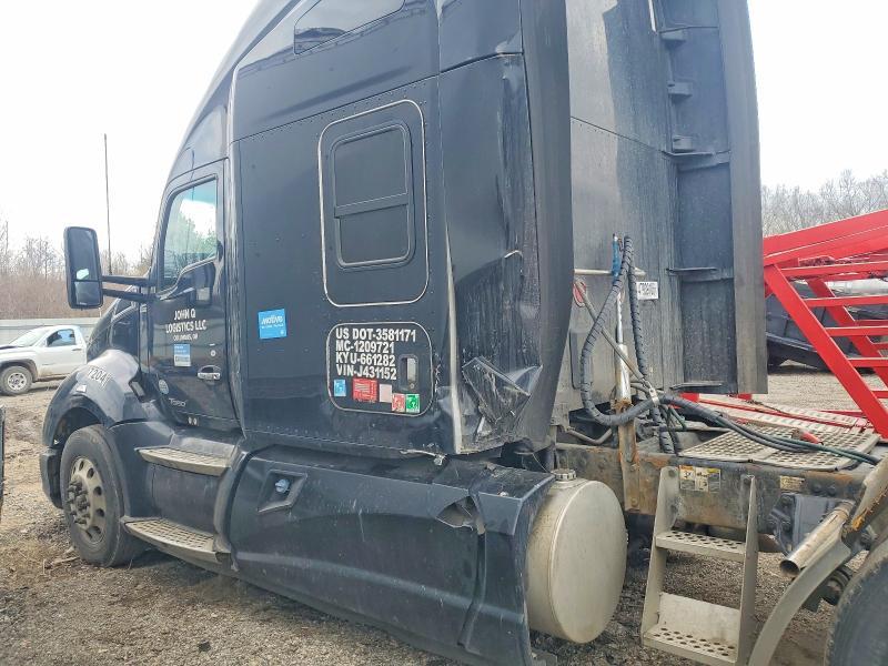 2015 Kenworth T680 Semi Truck