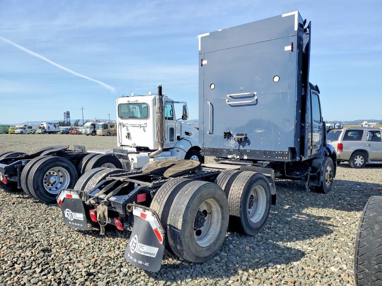 2022 Volvo VNL Semi Truck
