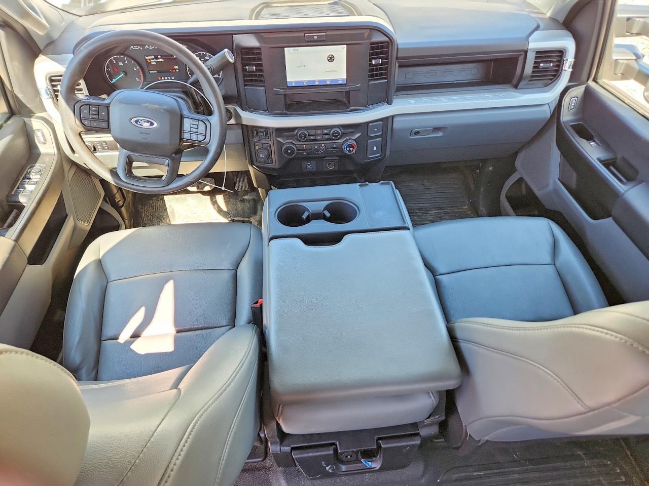 2025 Ford F450 Super Duty Flatbed Truck