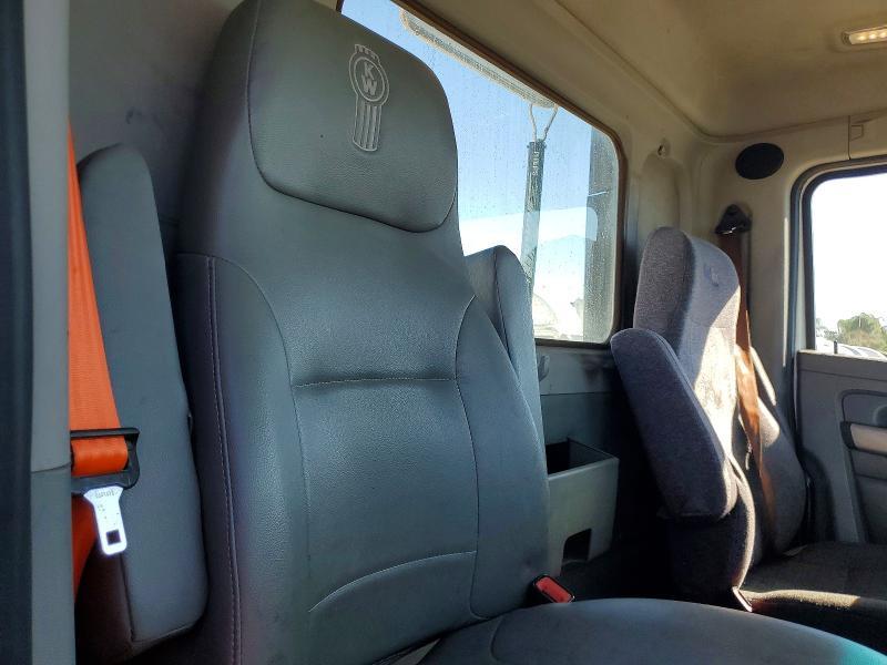 2017 Kenworth T680 Semi Truck