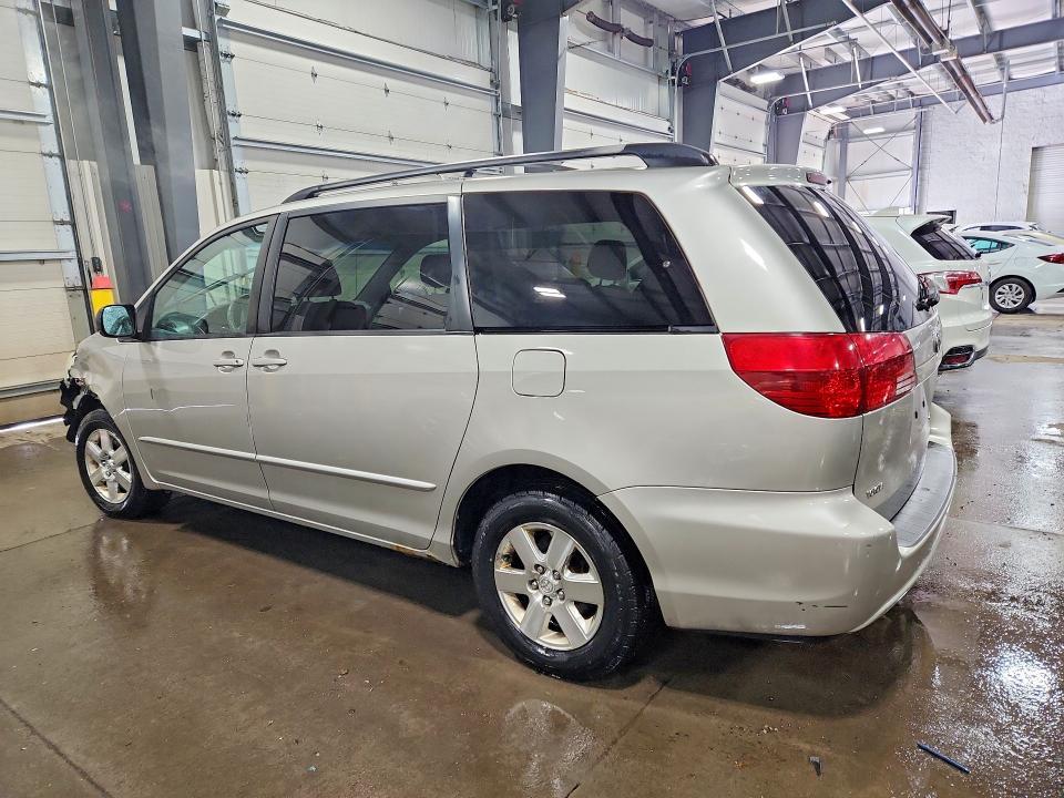 2004 Toyota Sienna le 8 Passenger