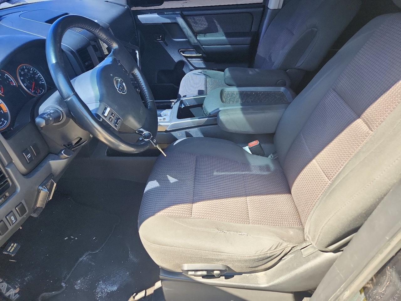 2011 Nissan Titan SV