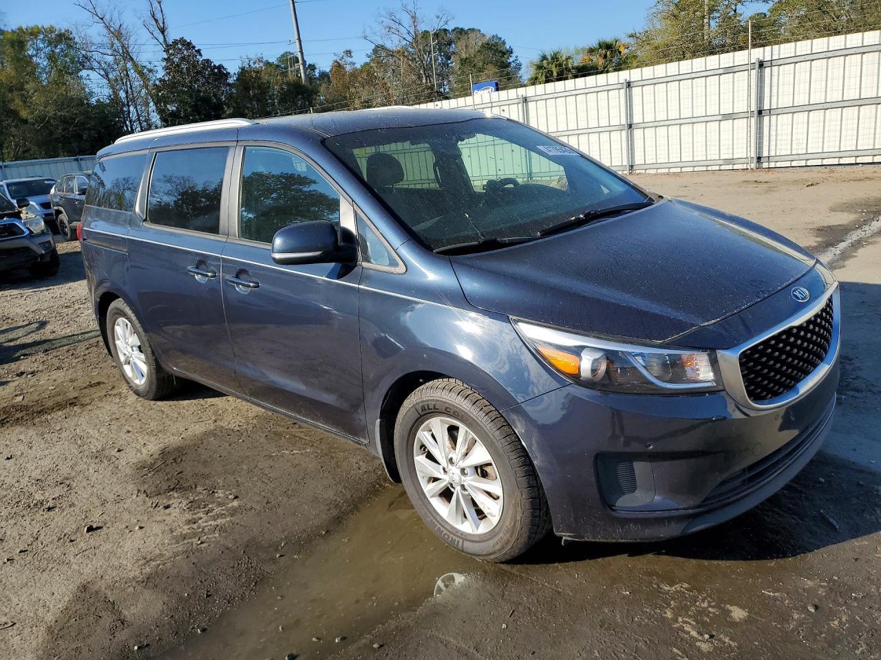 2017 KIA Sedona lx