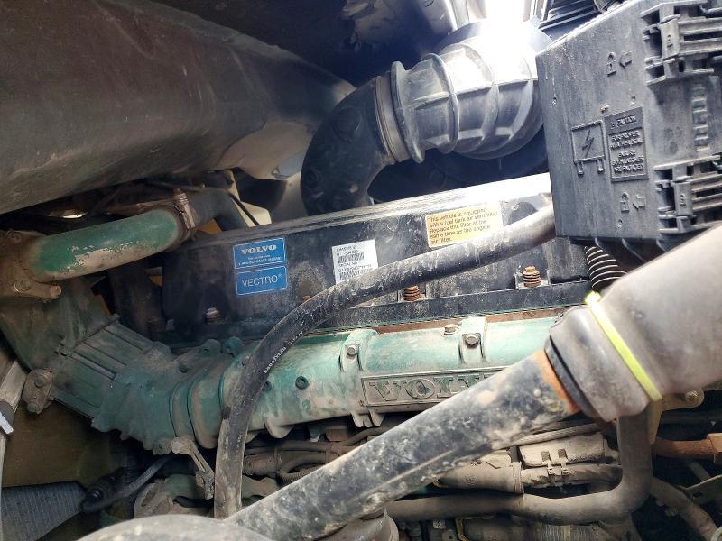 2011 Volv O VNL Semi Truck