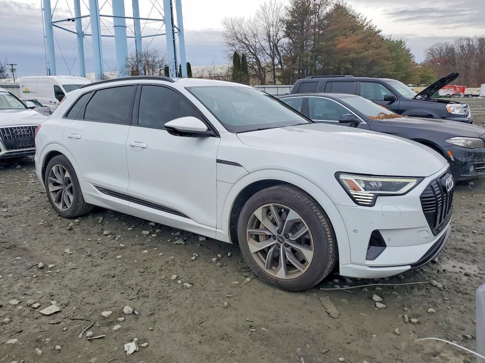 2021 Audi E-tron Premium Plus