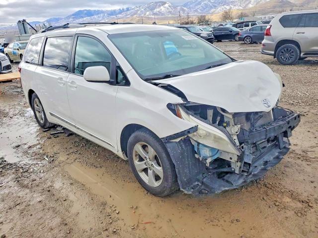 2016 Toyota Sienna le 8-passenger