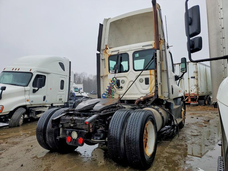2016 Freightliner Cascadia 125 Semi Truck