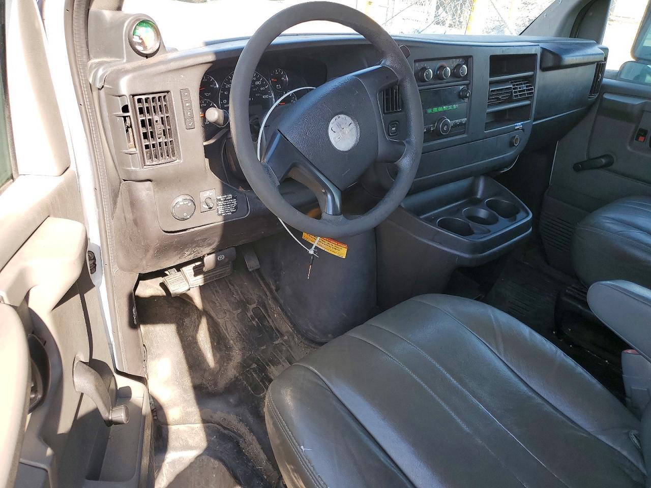 2011 GMC Savana BOX Truck