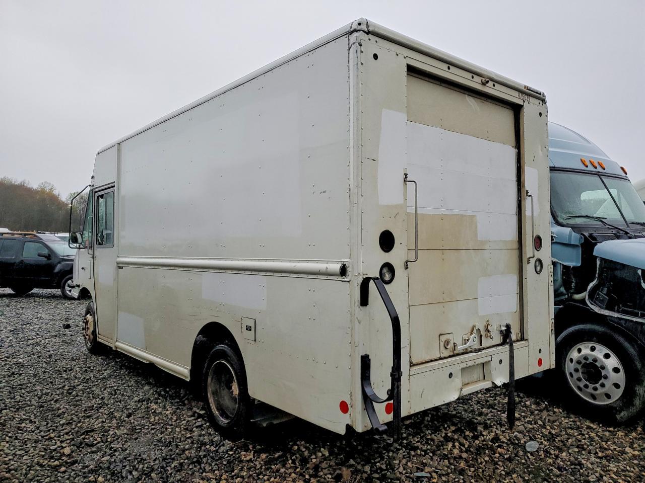 2022 Freightliner MT45G Chassis Delivery Truck