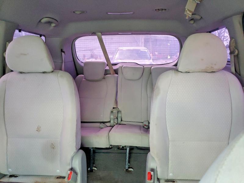 2016 KIA Sedona lx
