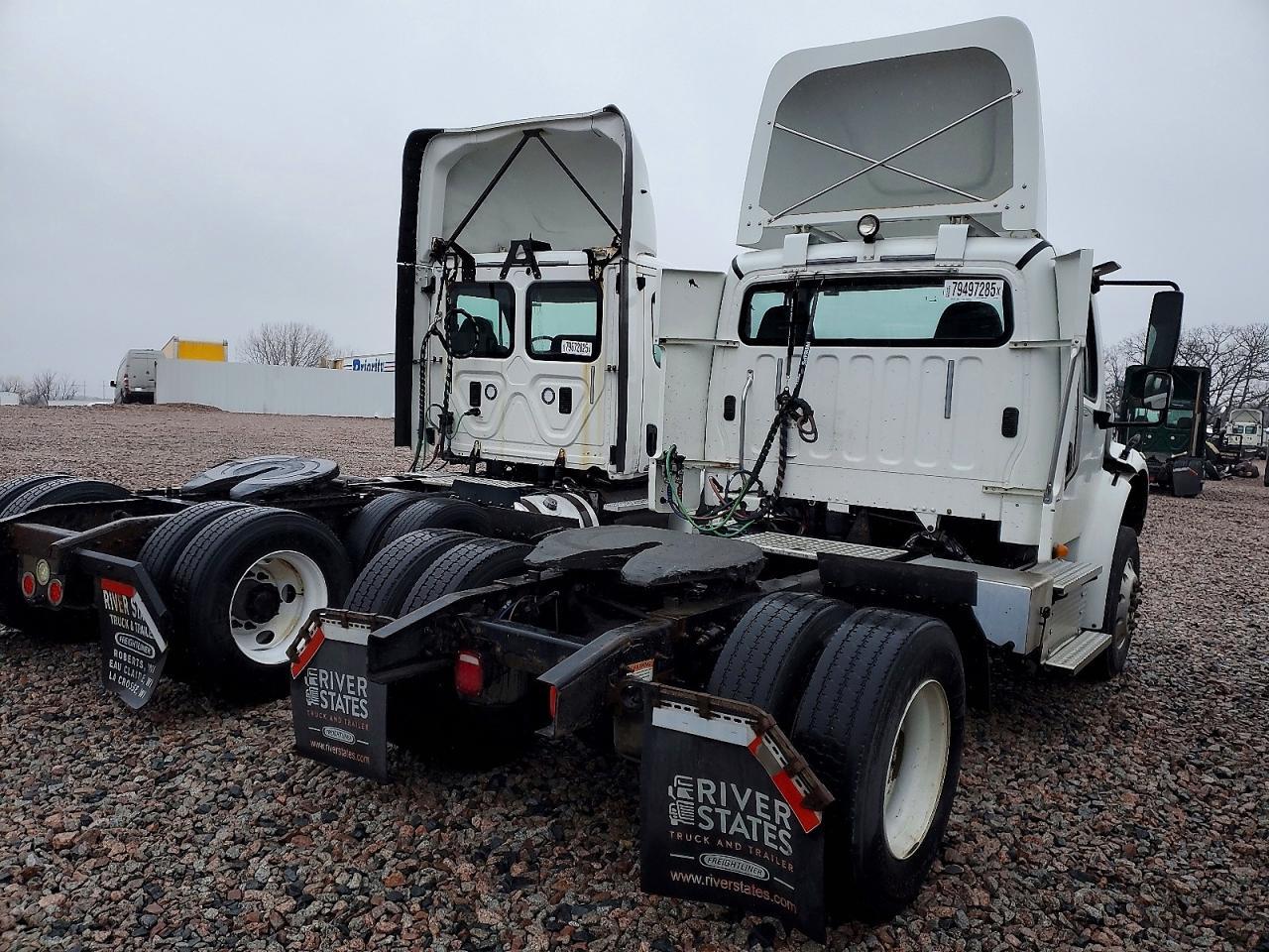2019 Freightliner Business Class M2 Semi Truck