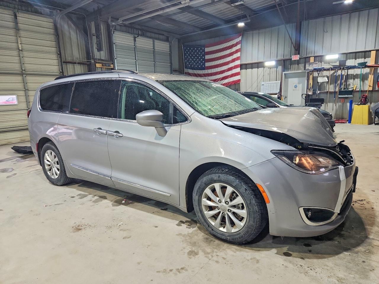 2017 Chrysler Pacifica Touring l