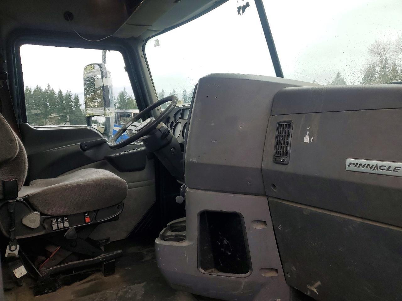 2017 Mack CXU612 Semi Truck