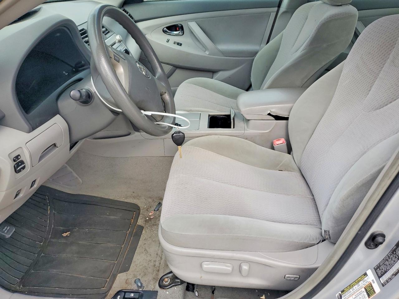 2011 Toyota Camry le
