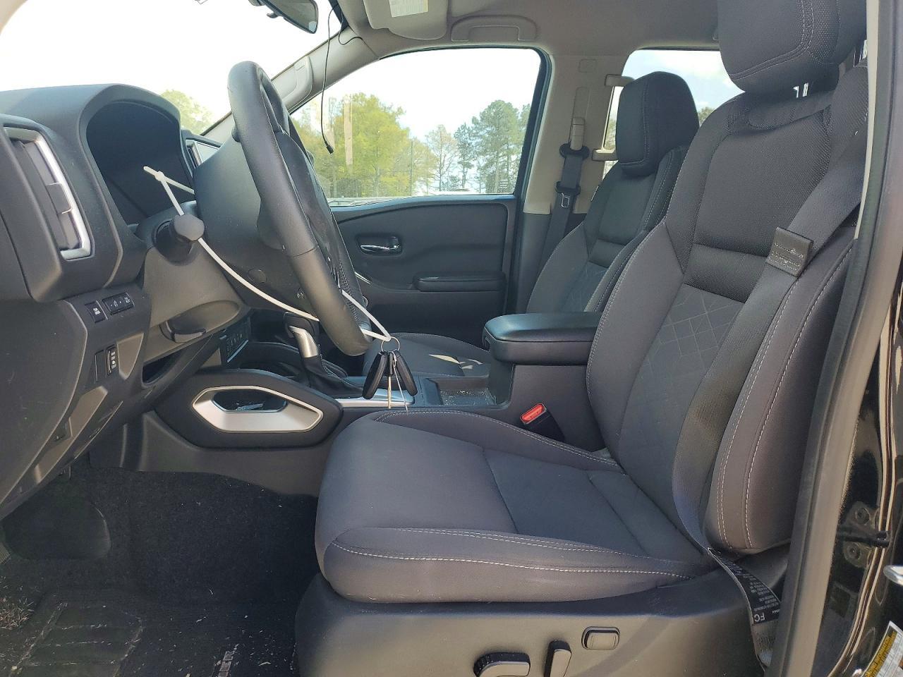 2025 Nissan Frontier SV