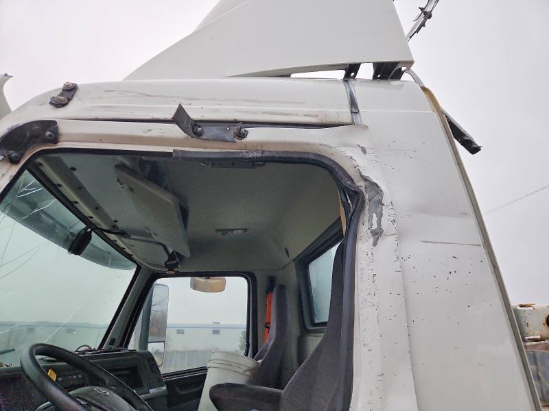 2019 Volvo Vnr Semi Truck