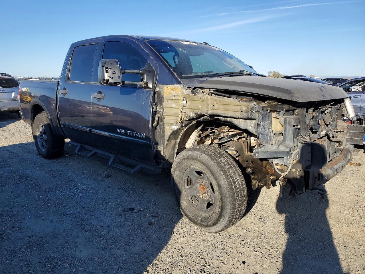 2014 Nissan Titan SV