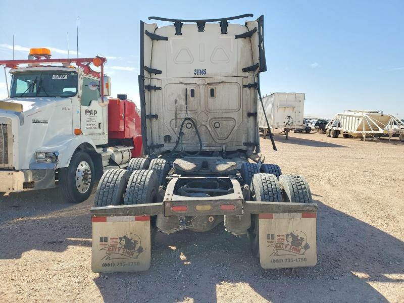 2022 Freigliner Cascadia 126