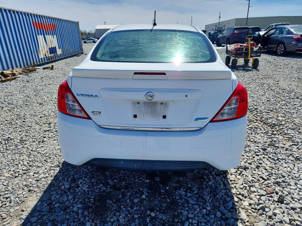 2016 Nissan Versa 1.6 s Plus