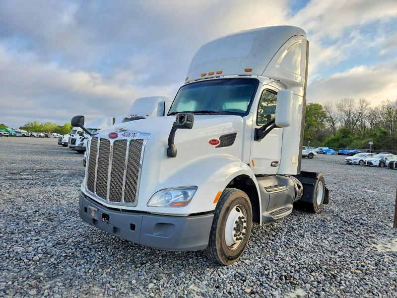 2018 Peterbilt 579 Semi Truck