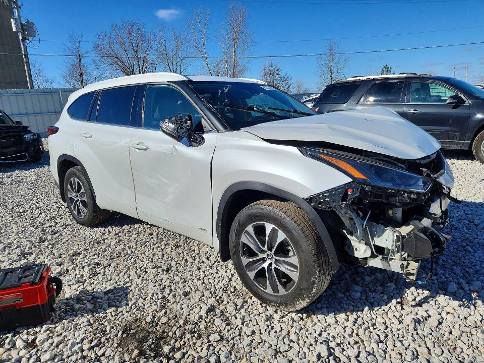 2022 Toyota Highlander Hybrid xle