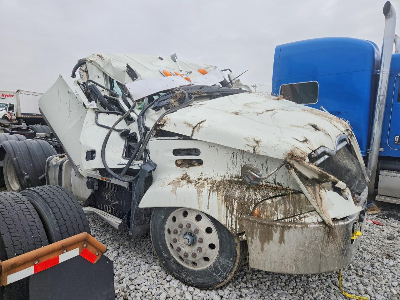 2017 Mack CXU613 Semi Truck