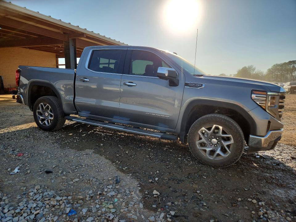 2025 GMC Sierra K1500 SLT