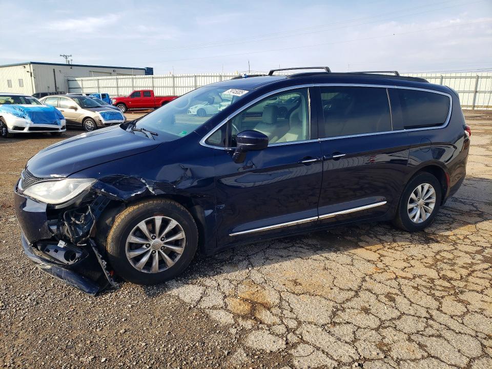 2017 Chrysler Pacifica Touring l