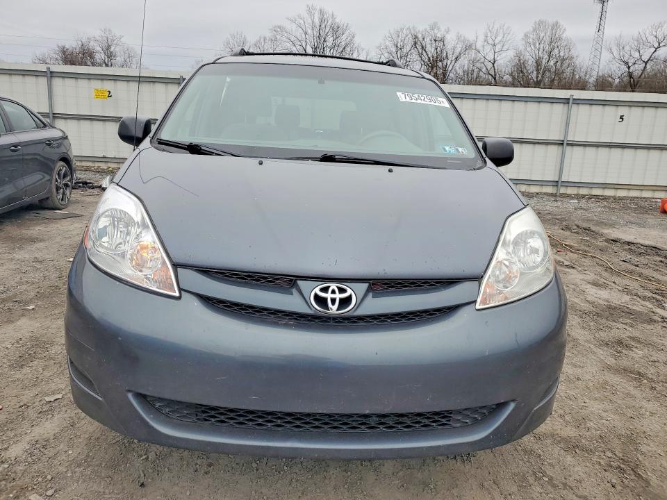 2006 Toyota Sienna le 7 Passenger