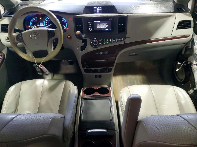 2014 Toyota Sienna xle 7-passenger