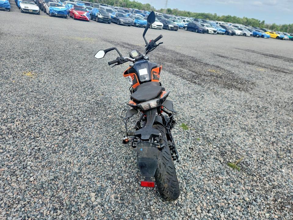 2023 KTM 200 Duke