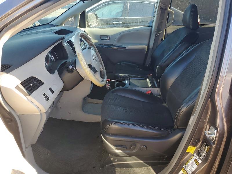 2011 Toyota Sienna se 8-passenger