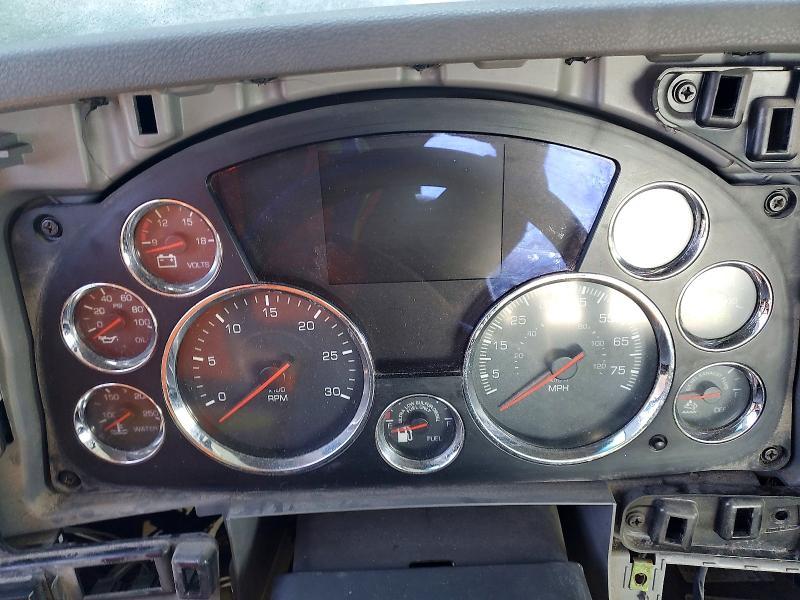 2015 Kenworth T680 Semi Truck