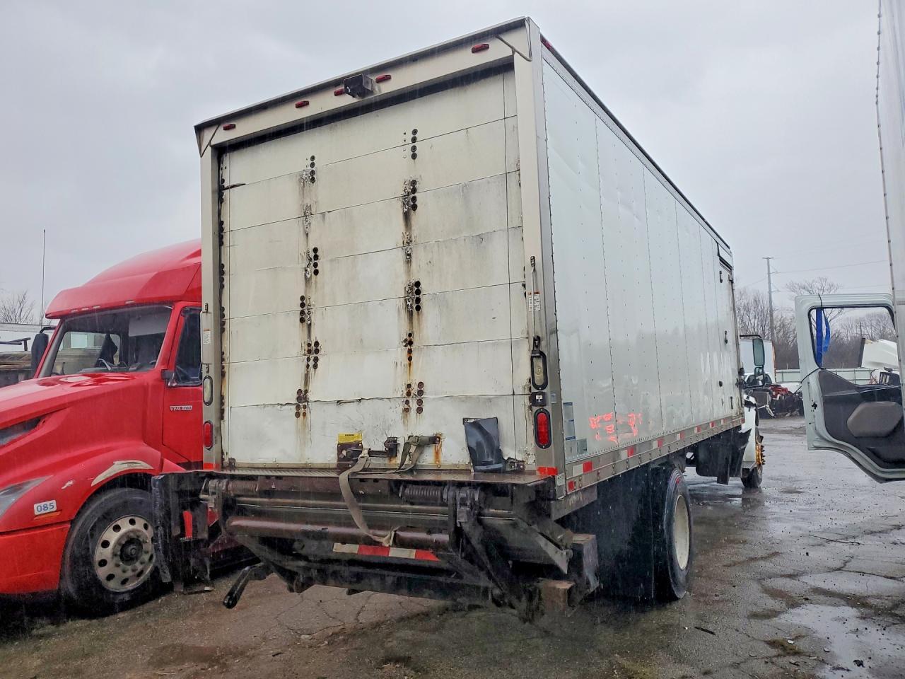 2014 Freigliner 2014 Freightliner Business Class M2 BOX Truck