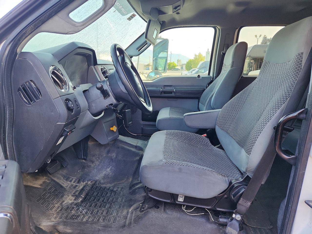 2015 Ford F650 Super Duty BOX Truck