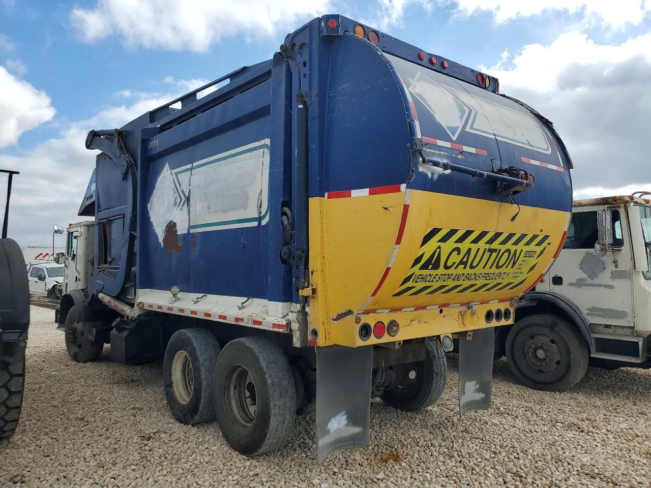 2010 Mack MRU600 Refuse Truck