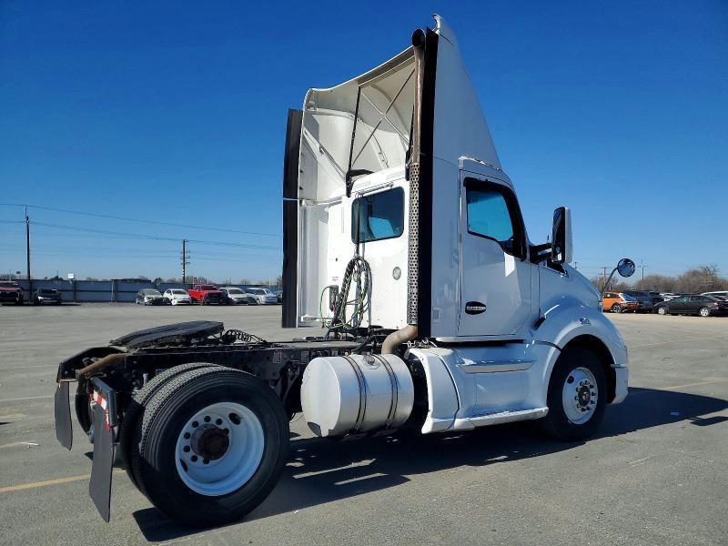 2014 Kenworth T680 Semi Truck