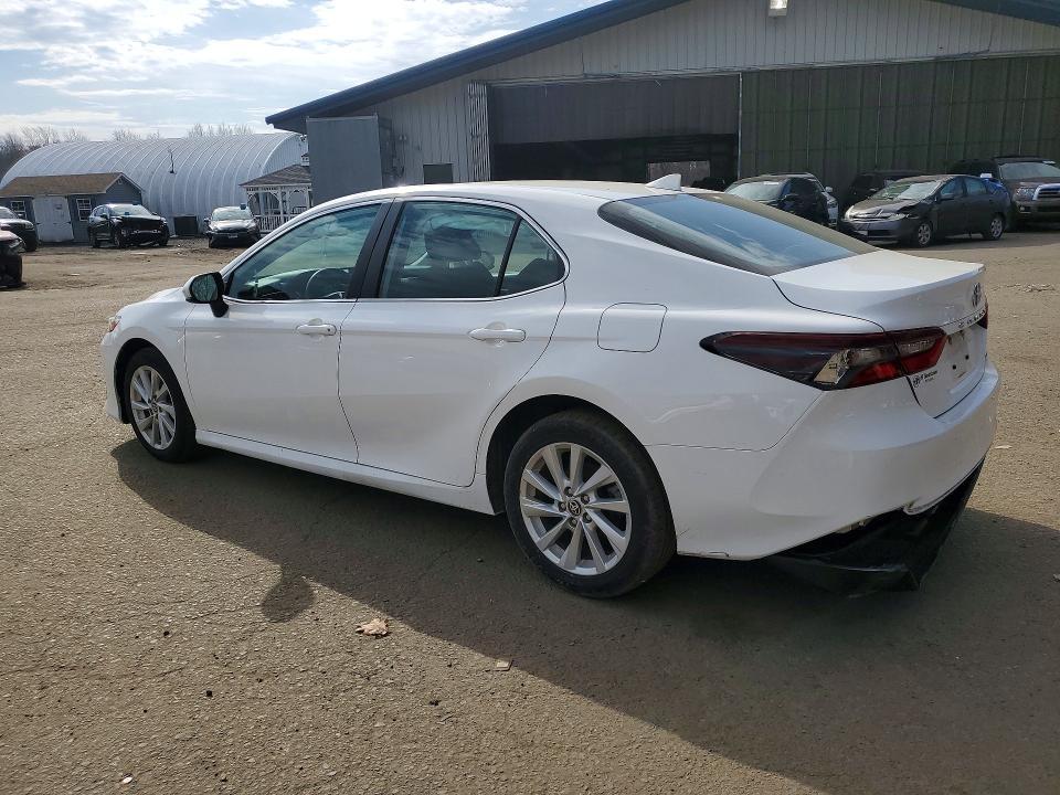 2024 Toyota Camry le