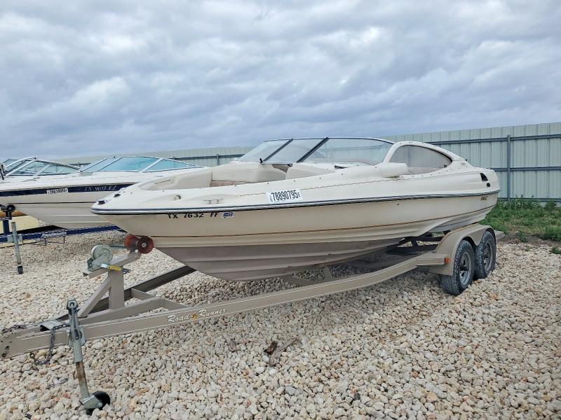 2000 Regal 2565 Boat