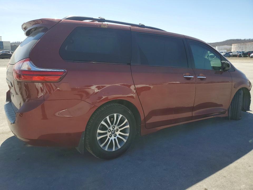 2020 Toyota Sienna xle 8-passenger