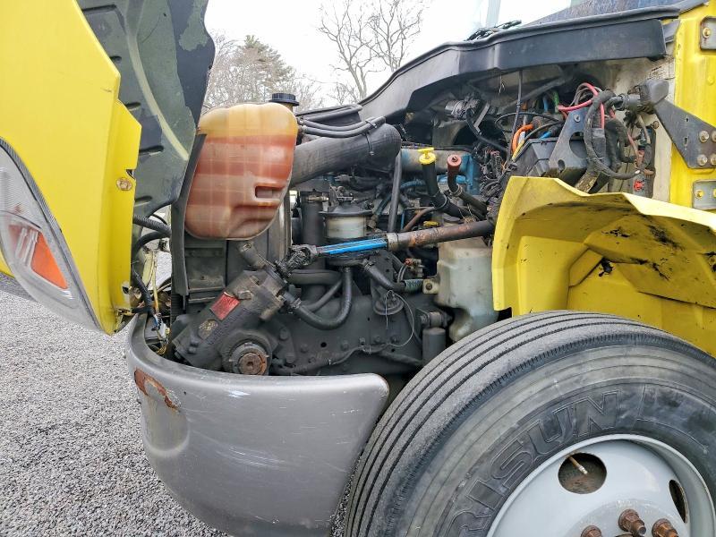 2005 International 4400 Refuse Truck