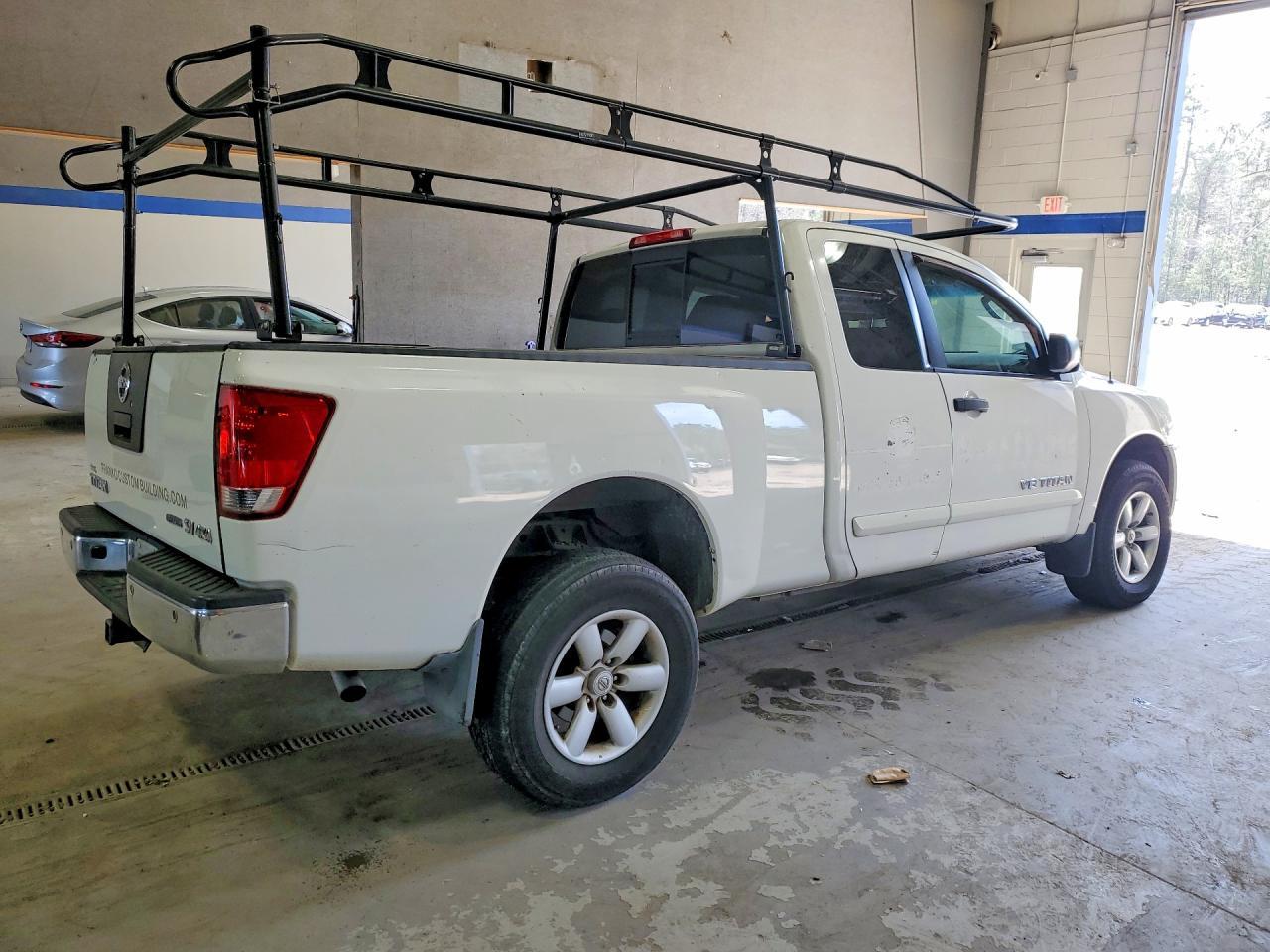 2011 Nissan Titan SV