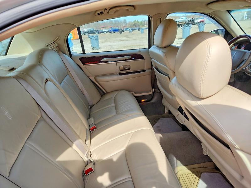 2005 Lincoln Town car Signature Limited