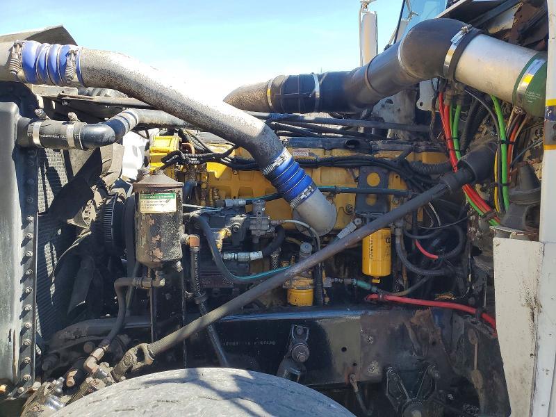 2000 Freigliner 2000 Freightliner Long Convention Semi Truck