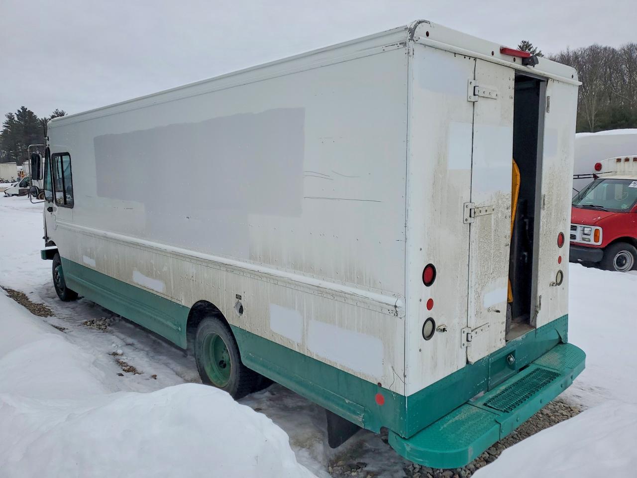 2015 Freightliner MT 45G Chassis Delivery Truck
