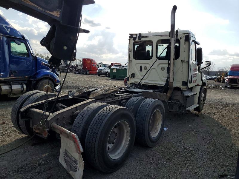 2019 Freightliner Cascadia 126 Semi Truck